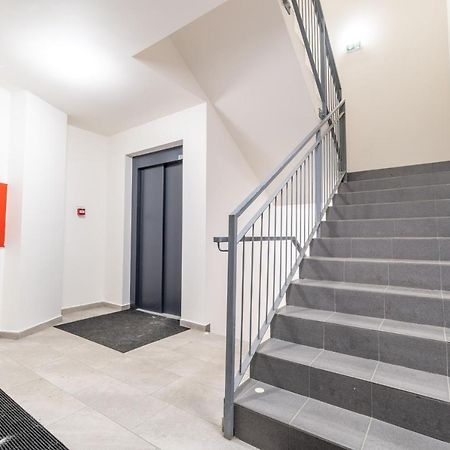 Brand New Studio Apartment # 42 In Brand New Building With Free Parking In The Center Praga Esterno foto