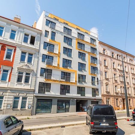 Brand New Studio Apartment # 42 In Brand New Building With Free Parking In The Center Praga Esterno foto