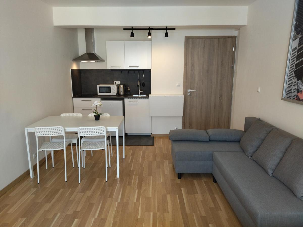 Brand New Studio Apartment # 42 In Brand New Building With Free Parking In The Center Praga Esterno foto