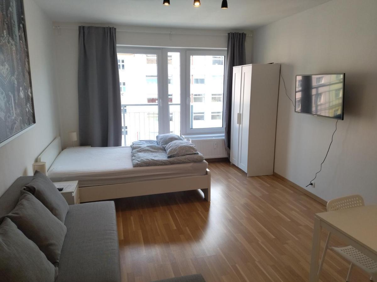 Brand New Studio Apartment # 42 In Brand New Building With Free Parking In The Center Praga Esterno foto
